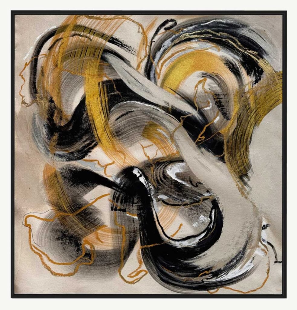 Obra abstracta en colores neutros y detalles de dorado. Fluida y energética, destaca el ritmo a simple vista.