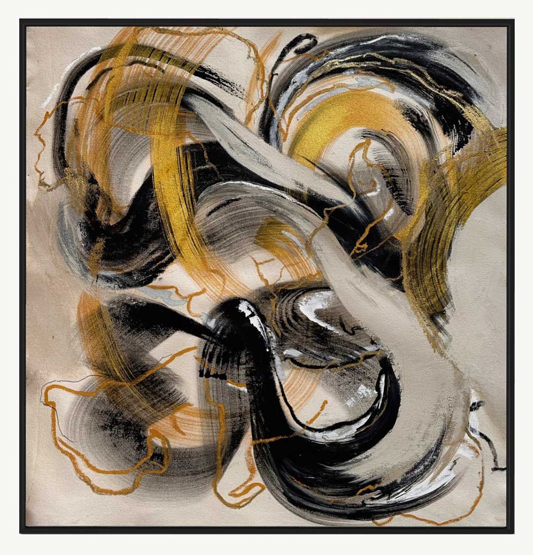 Obra abstracta en colores neutros y detalles de dorado. Fluida y energética, destaca el ritmo a simple vista.